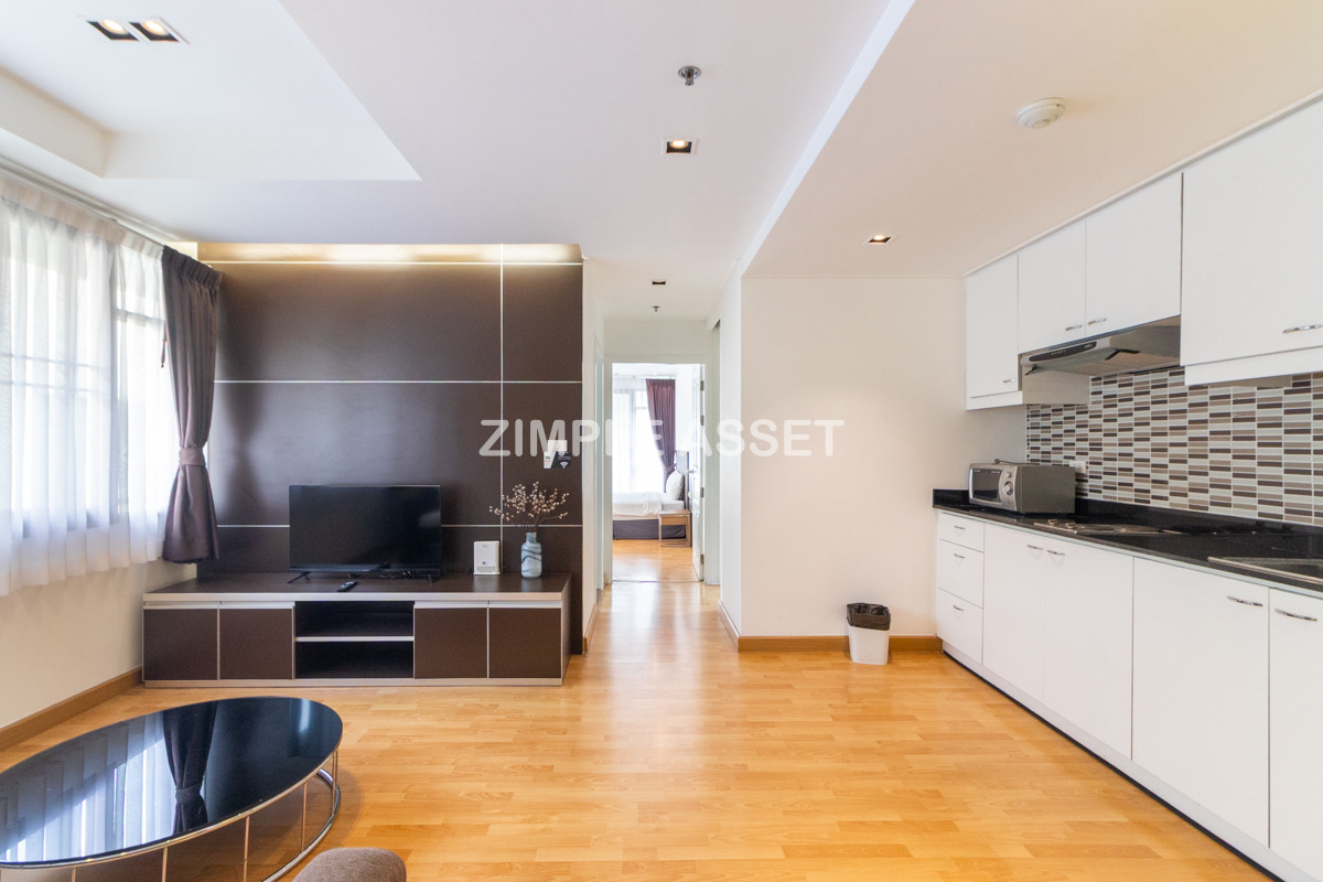 For RentSukhumvit, Asoke, Thonglor : Line ID: @zimple_asset  Service Apartment on Sukhumvit Soi 8. Fully furnished large rooms with fitness and swimming pool. Conveniently located near BTS Nana. Accepts both short-term and long-term stays