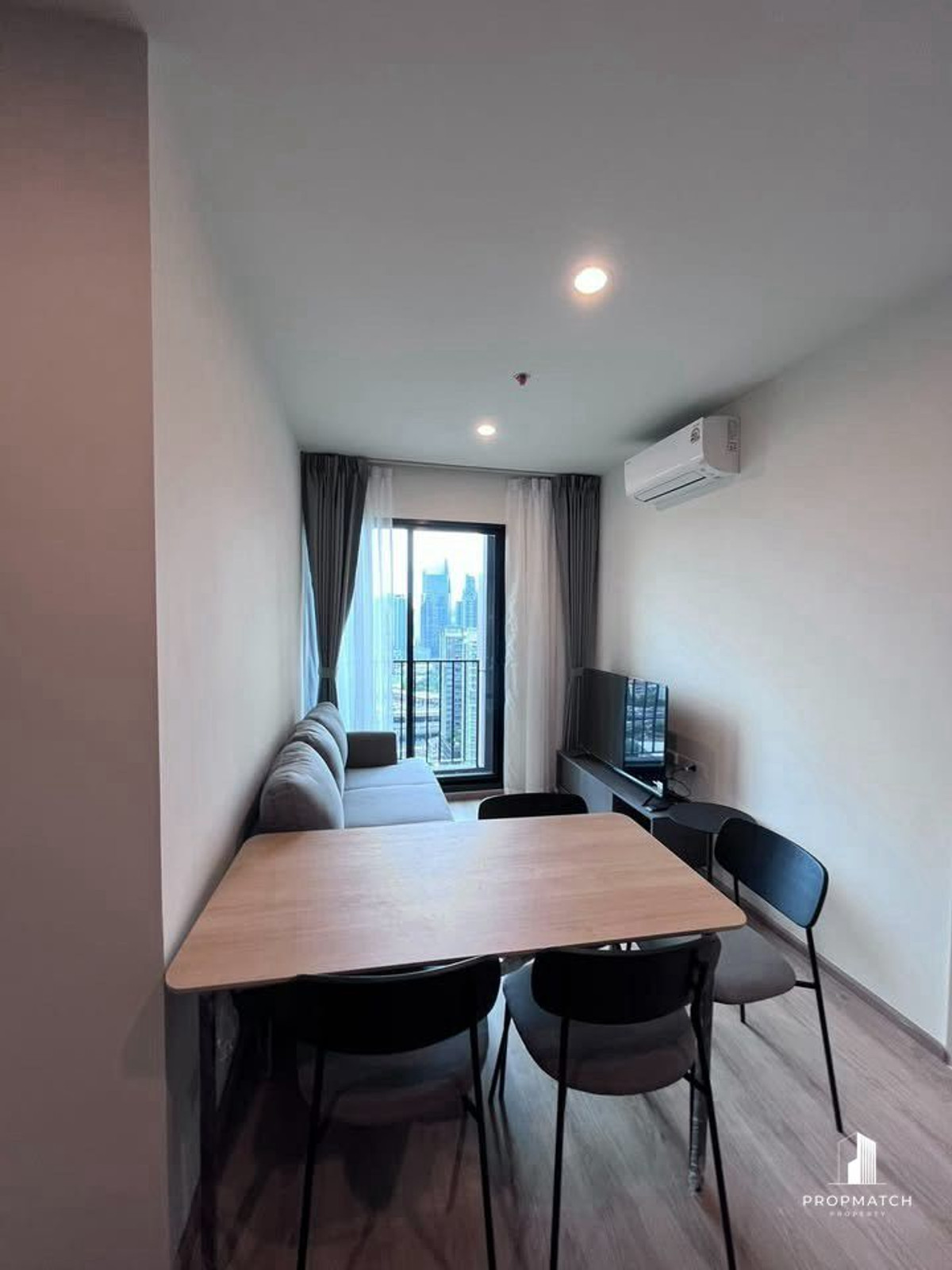 ให้เช่าคอนโดพระราม 9 เพชรบุรีตัดใหม่ RCA : ✨Flash Deal ✨Nue District R9( 2Bed 2Bath 46SQM.) แต่งครบพร้อมอยู่ !! เพียง 36,000บาทต่อเดือน Tel.0981315848 @propmatch