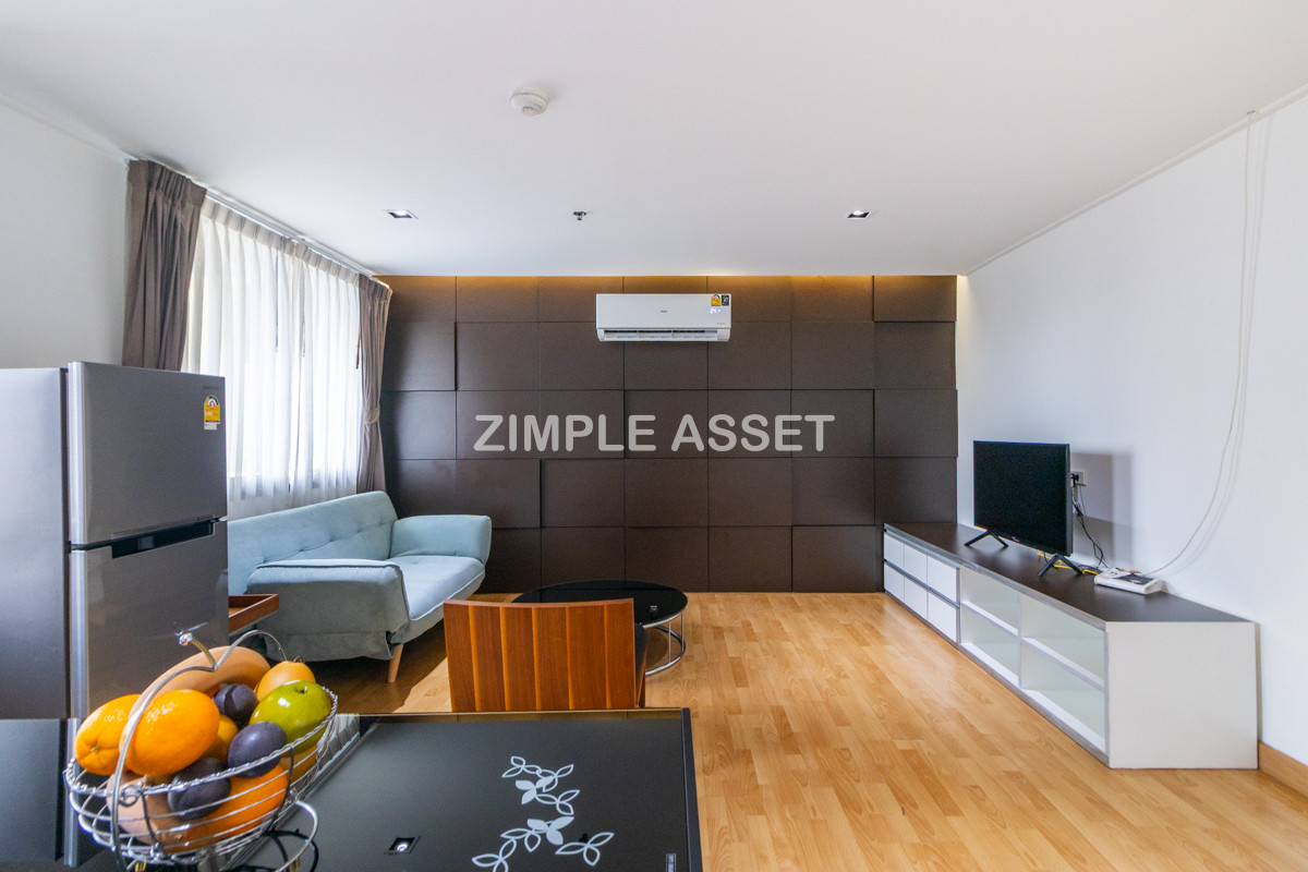 For RentSukhumvit, Asoke, Thonglor : Line ID: @zimple_asset  Service Apartment on Sukhumvit Soi 8. Fully furnished large rooms with fitness and swimming pool. Conveniently located near BTS Nana. Accepts both short-term and long-term stays