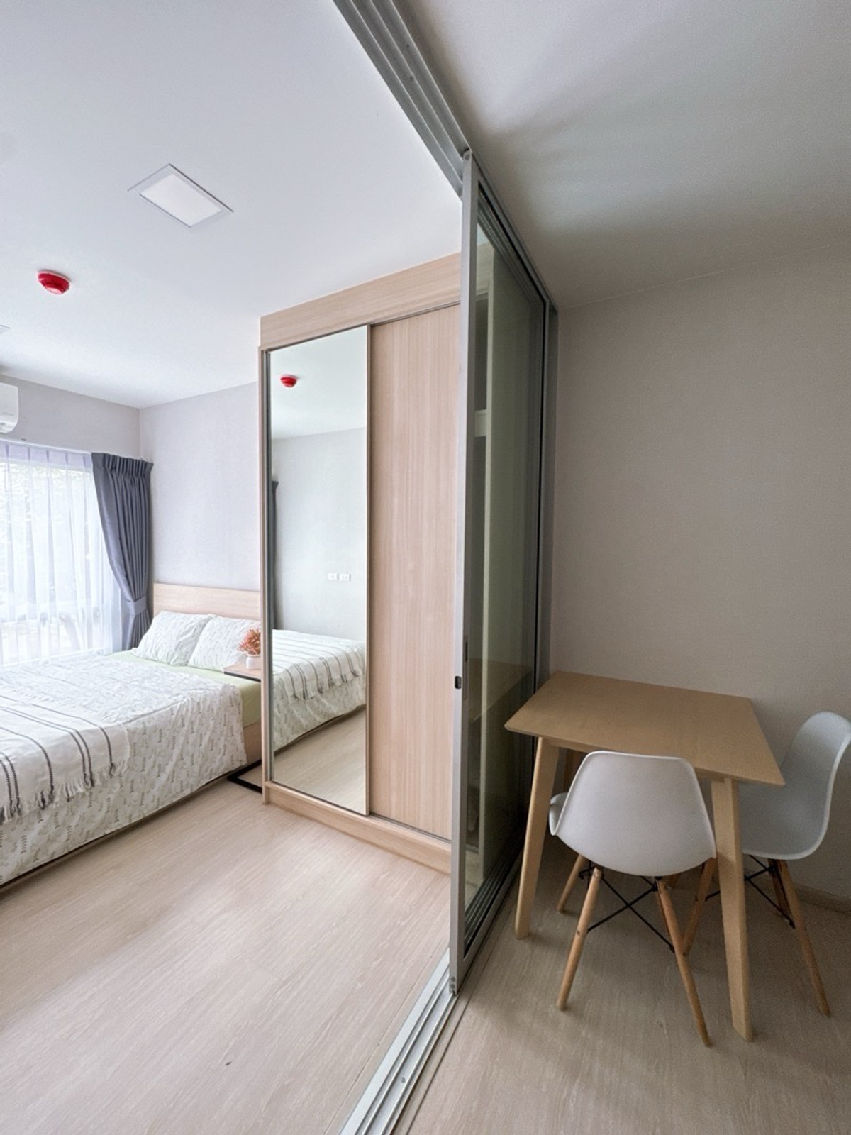 ให้เช่าคอนโดปทุมธานี รังสิต ธรรมศาสตร์ : 8000 บาท สญ 1 ปี 