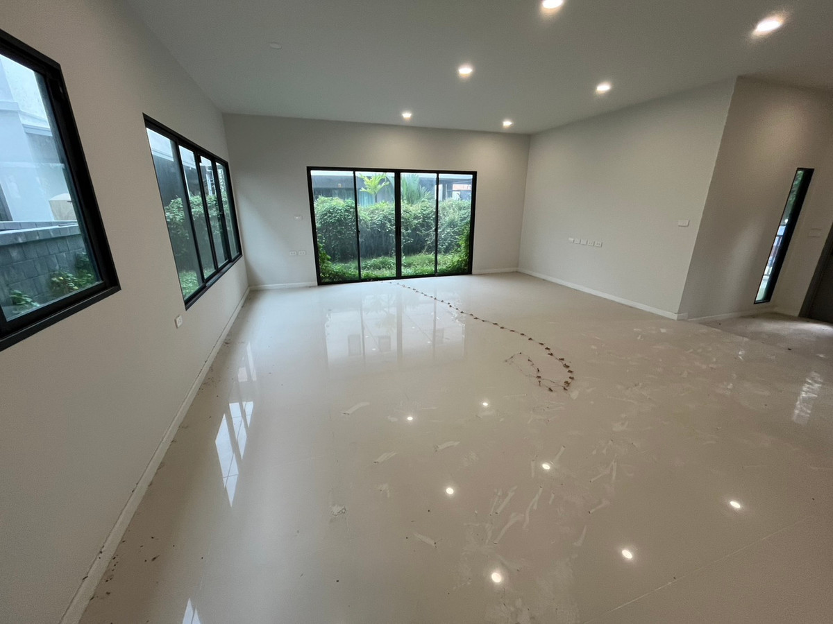 For SaleHouseRattanathibet, Sanambinna : 🏡 Grand Britannia Nonthaburi Station – corner plot detached house in front of the central garden, largest land in the project, price 14,900,000 baht.