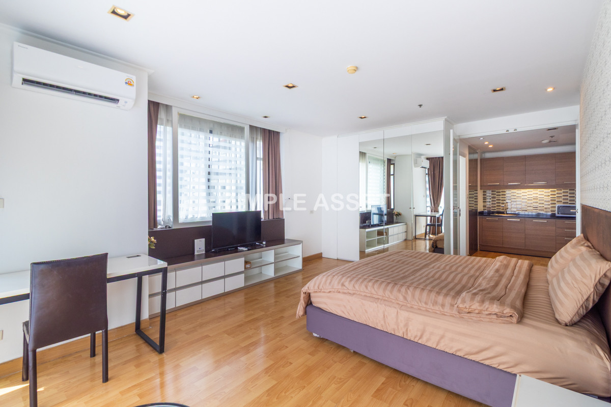 For RentSukhumvit, Asoke, Thonglor : Line ID: @zimple_asset  Service Apartment on Sukhumvit Soi 8. Fully furnished large rooms with fitness and swimming pool. Conveniently located near BTS Nana. Accepts both short-term and long-term stays