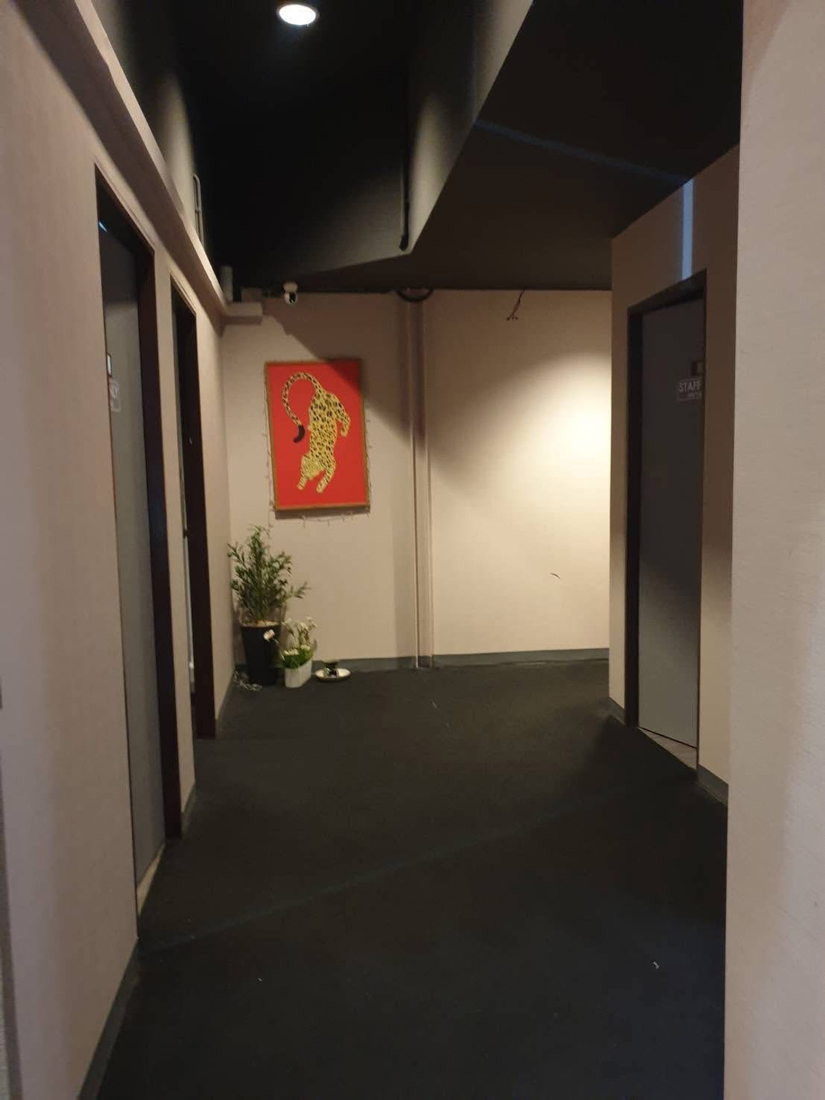 For LeaseholdShop HouseRama9, Petchburi, RCA : ★Lease / rent RCA massage shop, area 140 sq m., 2 floors, in the heart of the city, very convenient to travel.