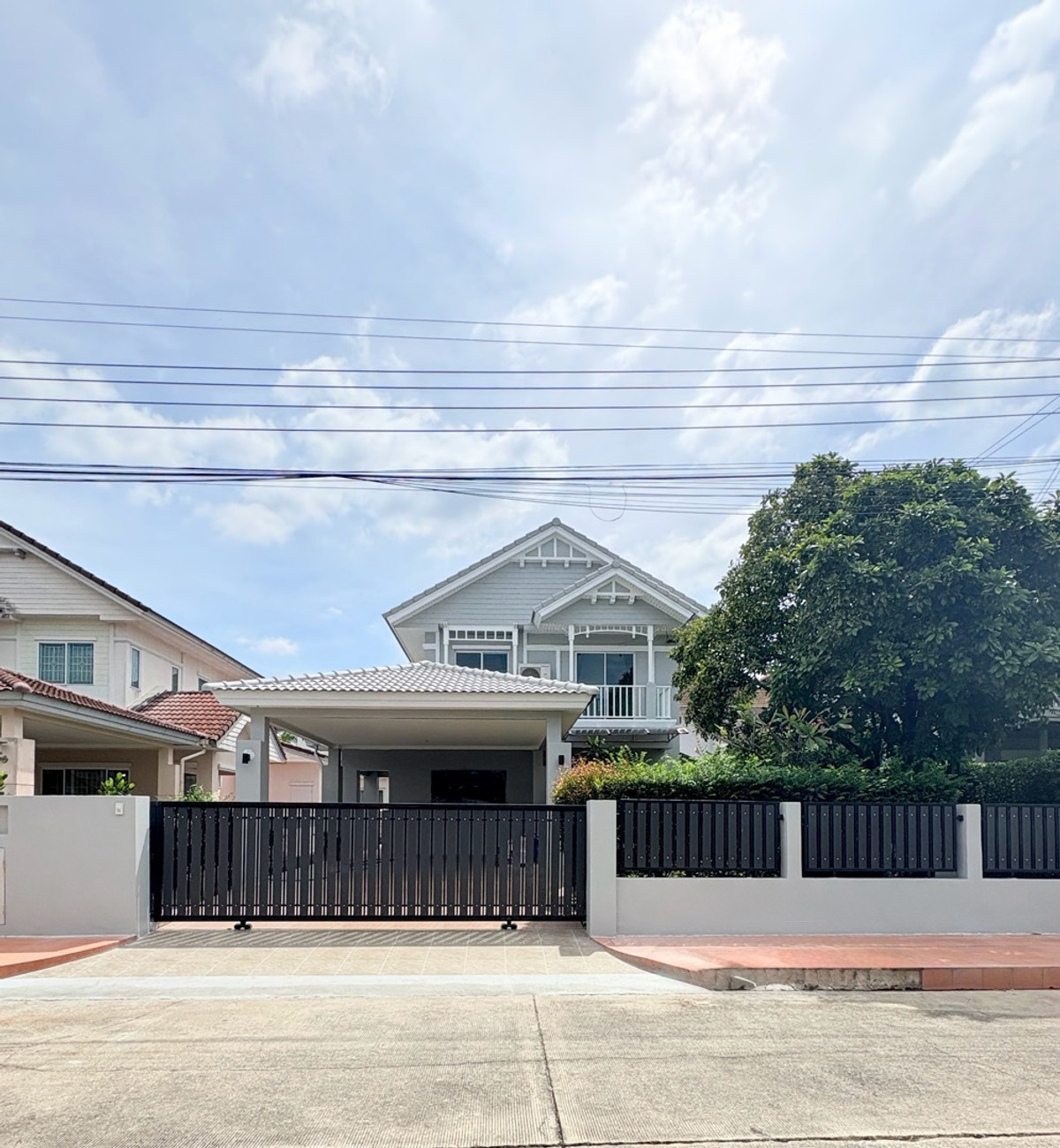 For RentHouseMin Buri, Romklao : Single house for rent Perfect Place Village, Ramkhamhaeng 164 is being renovated. Ready to move in on 1 Nov.
