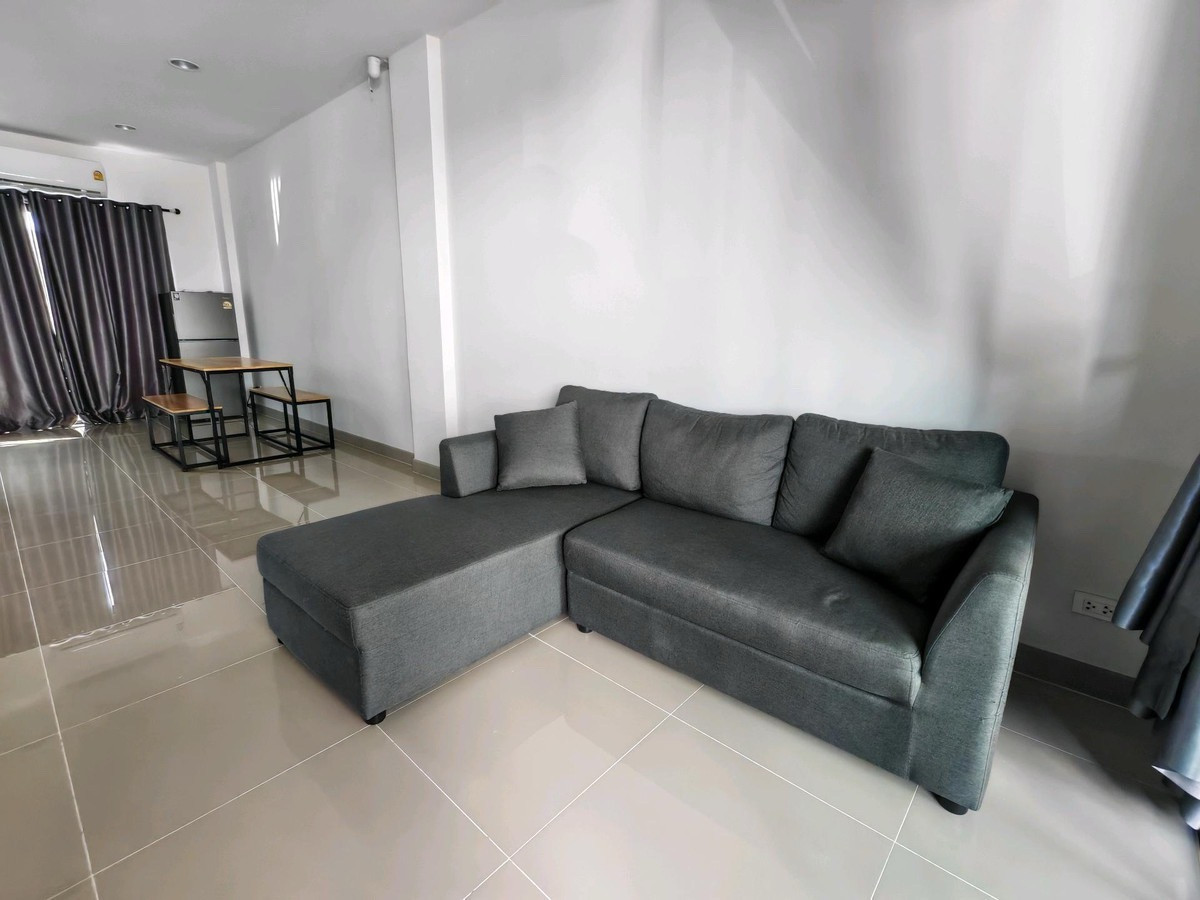 ให้เช่าทาวน์โฮม  พรีเมียมเพลส พหลโยธิน–รามอินทรา3 ชั้น  4 ห้องนอน 24 ตรว 220 ตรม ทำเลดีมาก บนถนนเทพรักษ์ เดินทางสะดวก จดทะเบียนบริษัทได้ Loading...