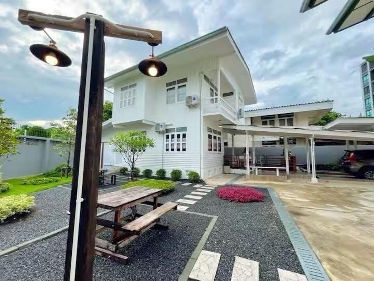 For RentHouseWongwianyai, Charoennakor : 🏡 House for daily rental near Wat Arun - MRT Itsaraphap 300 meters Bangkok Short-Stay House near Temple of