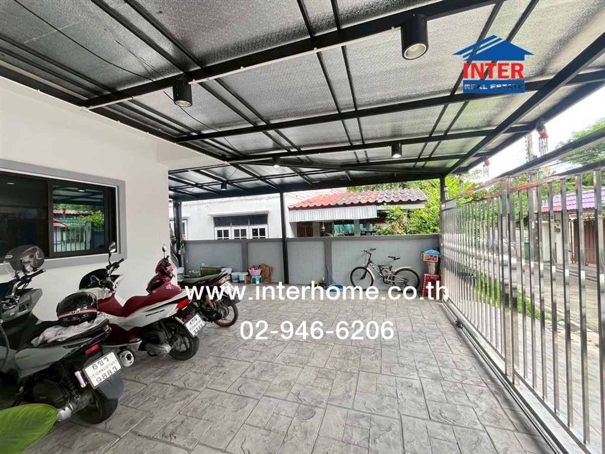 2-story detached house, 51 sq m. Detached house, Soi Bang Waek 104, Intersection 2-8, Charansanitwong Road. Phutthamonthon Sai 1 Road, Phasi Charoen District, Bangkok Loading...