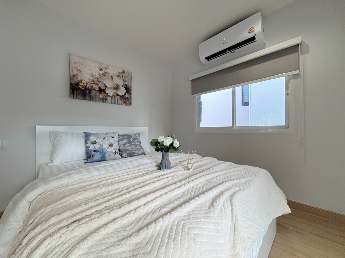 Beautiful on the cover, ready to move in Loading...