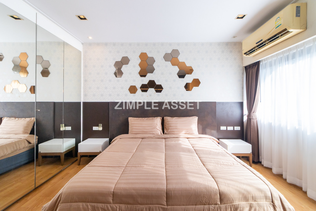 For RentSukhumvit, Asoke, Thonglor : Line ID: @zimple_asset  Service Apartment on Sukhumvit Soi 8. Fully furnished large rooms with fitness and swimming pool. Conveniently located near BTS Nana. Accepts both short-term and long-term stays