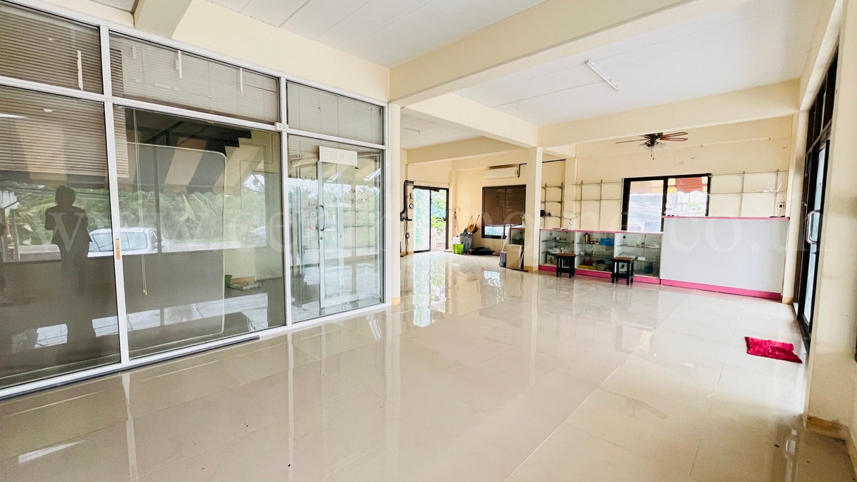 Dormitory business, Ban Phaeo, Samut Sakhon, with minimart Loading...