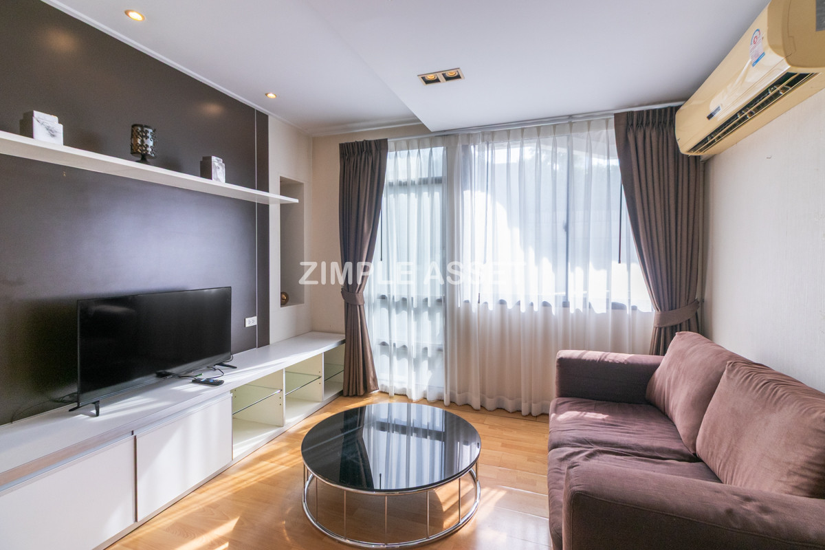 For RentSukhumvit, Asoke, Thonglor : Line ID: @zimple_asset  Service Apartment on Sukhumvit Soi 8. Fully furnished large rooms with fitness and swimming pool. Conveniently located near BTS Nana. Accepts both short-term and long-term stays