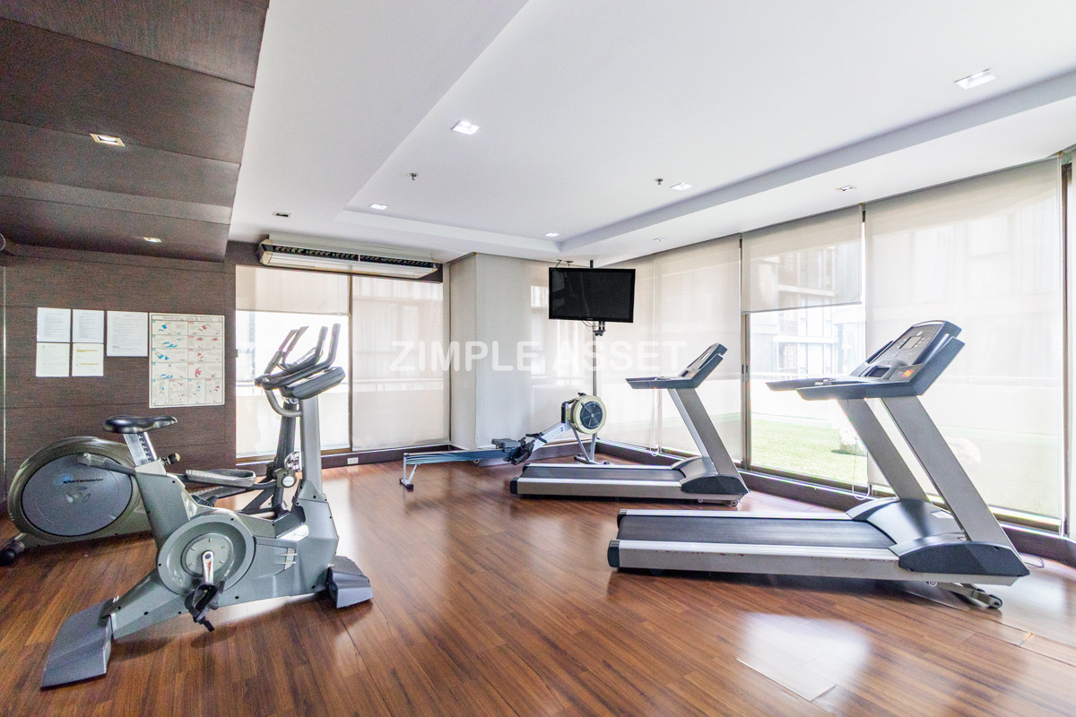 For RentSukhumvit, Asoke, Thonglor : Line ID: @zimple_asset  Service Apartment on Sukhumvit Soi 8. Fully furnished large rooms with fitness and swimming pool. Conveniently located near BTS Nana. Accepts both short-term and long-term stays