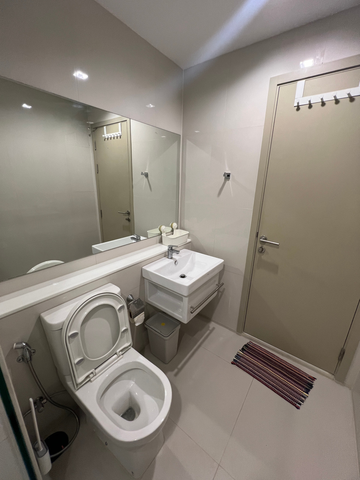 For RentCondoLadprao, Central Ladprao : Condo for rent: Life Ladprao, 2 bedrooms, 2 bathrooms, beautiful room, good view, complete furniture and electrical appliances. Located in the heart of the city, near BTS Lat Phrao Intersection, MRT Phahon Yothin.