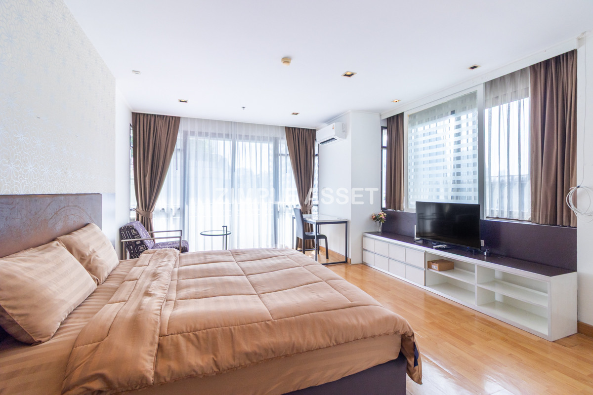 For RentSukhumvit, Asoke, Thonglor : Line ID: @zimple_asset  Service Apartment on Sukhumvit Soi 8. Fully furnished large rooms with fitness and swimming pool. Conveniently located near BTS Nana. Accepts both short-term and long-term stays