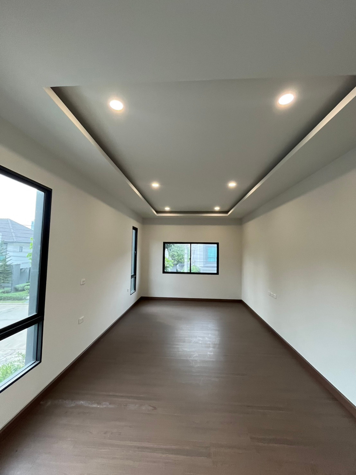 For SaleHouseRattanathibet, Sanambinna : 🏡 Grand Britannia Nonthaburi Station – corner plot detached house in front of the central garden, largest land in the project, price 14,900,000 baht.