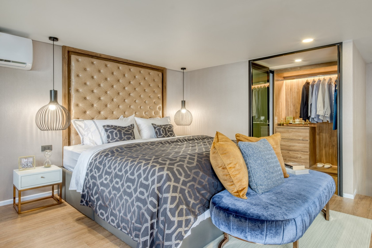 For sale (at a loss) 2 bedroom condo, corner room, 8th floor, Building B. Loading...