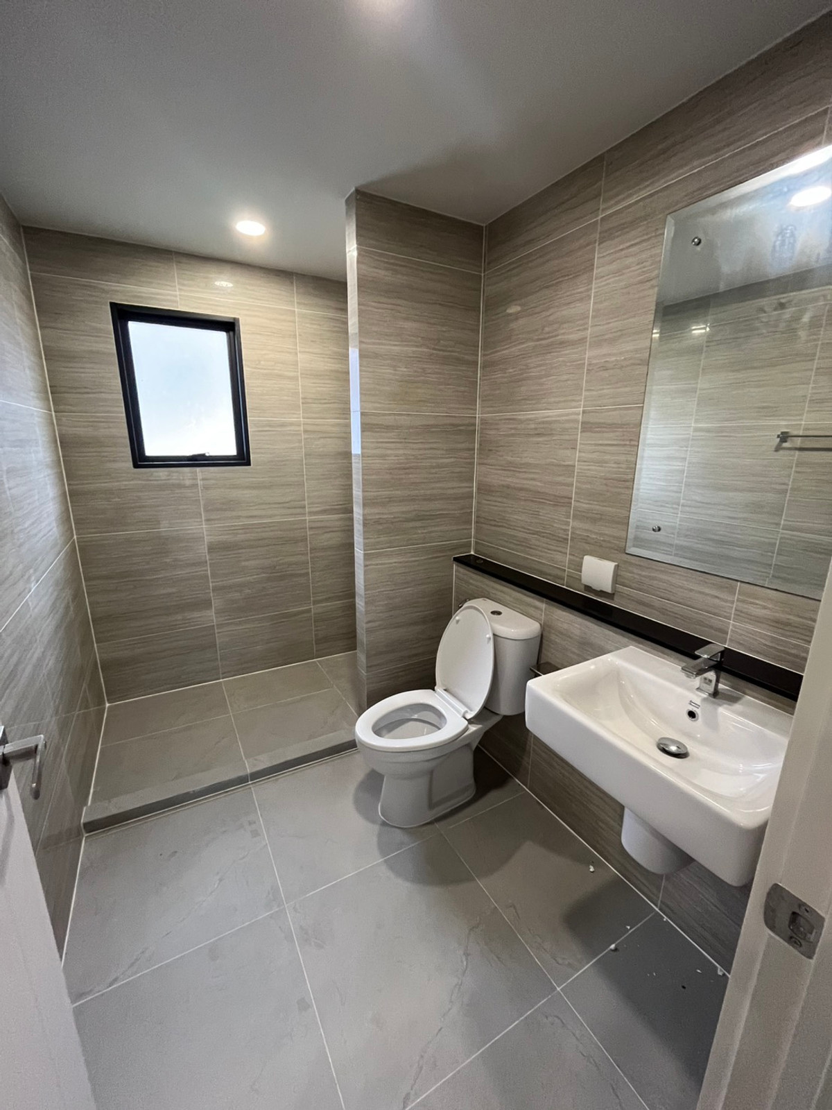 For SaleHouseRattanathibet, Sanambinna : 🏡 Grand Britannia Nonthaburi Station – corner plot detached house in front of the central garden, largest land in the project, price 14,900,000 baht.