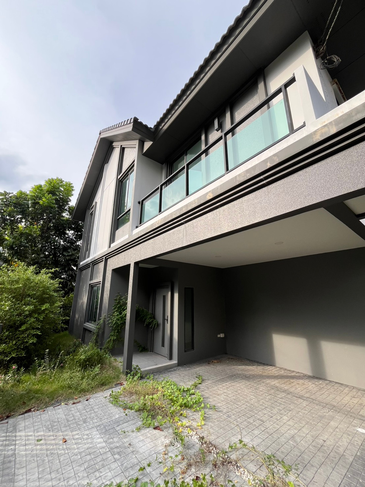 For SaleHouseRattanathibet, Sanambinna : 🏡 Grand Britannia Nonthaburi Station – corner plot detached house in front of the central garden, largest land in the project, price 14,900,000 baht.