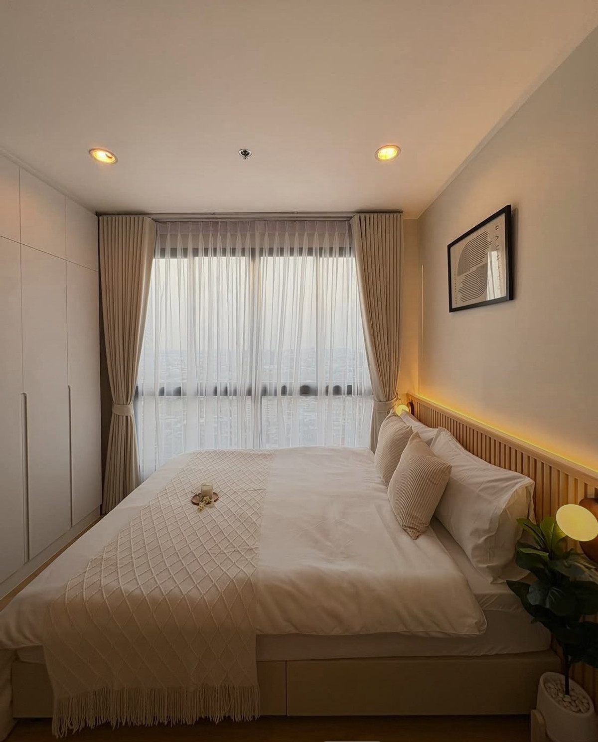 For SaleCondoThaphra, Talat Phlu, Wutthakat : Urgent sale 📍 IDEO Sathorn - Thapra 📍 Convenient transportation, near BTS Pho Nimit, fully furnished and equipped with appliances.