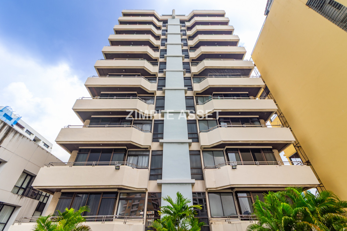For RentSukhumvit, Asoke, Thonglor : Line ID: @zimple_asset  Service Apartment on Sukhumvit Soi 8. Fully furnished large rooms with fitness and swimming pool. Conveniently located near BTS Nana. Accepts both short-term and long-term stays