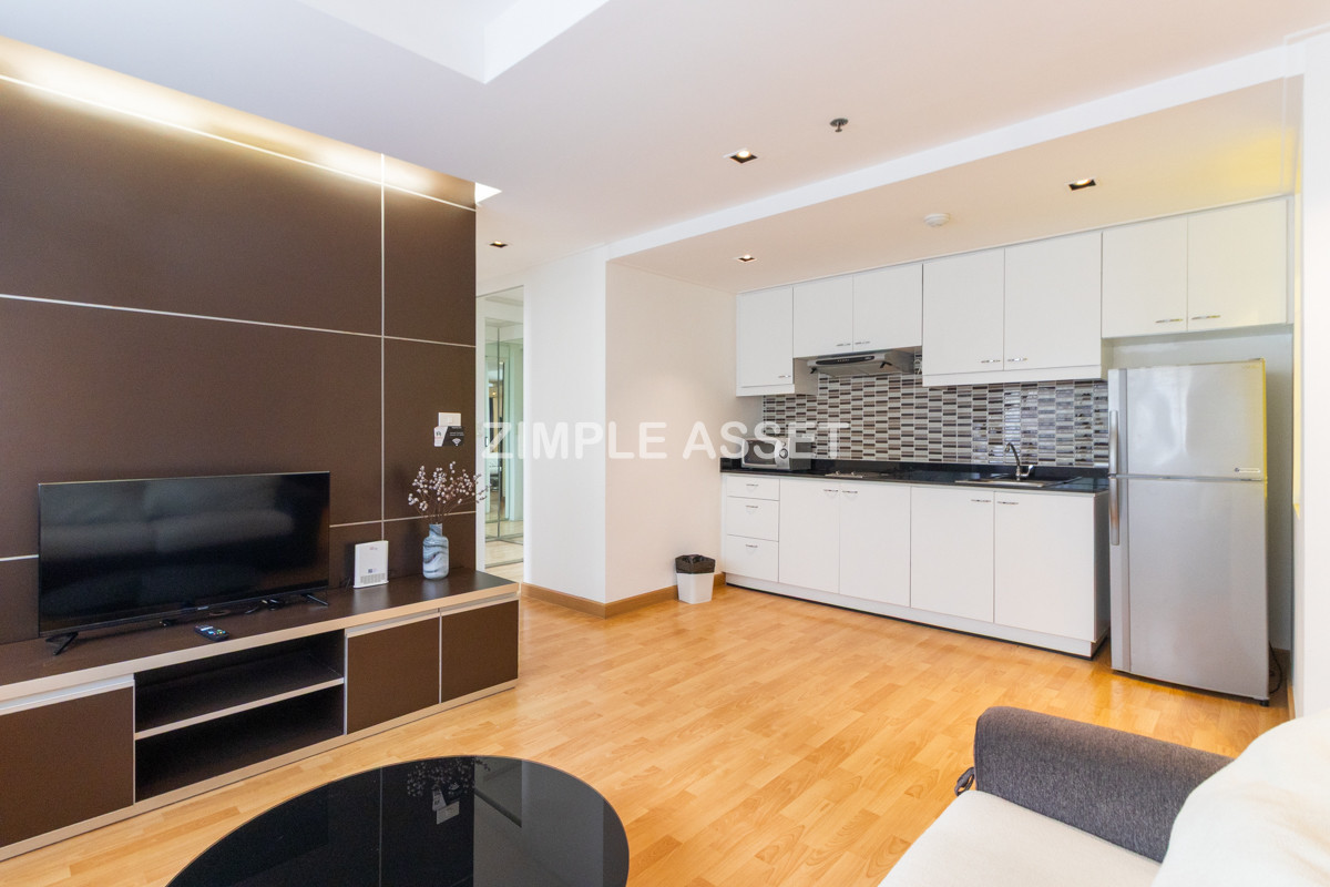 For RentSukhumvit, Asoke, Thonglor : Line ID: @zimple_asset  Service Apartment on Sukhumvit Soi 8. Fully furnished large rooms with fitness and swimming pool. Conveniently located near BTS Nana. Accepts both short-term and long-term stays
