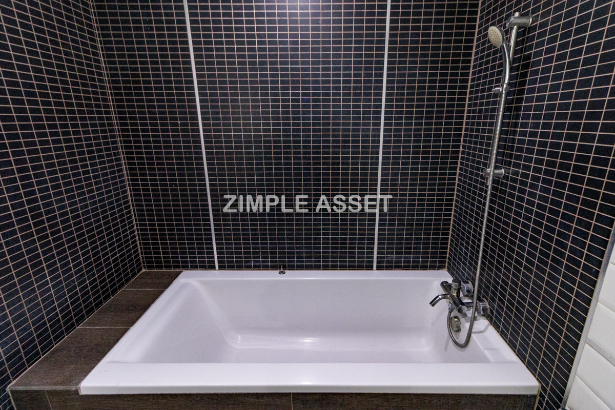 For RentSukhumvit, Asoke, Thonglor : Line ID: @zimple_asset  Service Apartment on Sukhumvit Soi 8. Fully furnished large rooms with fitness and swimming pool. Conveniently located near BTS Nana. Accepts both short-term and long-term stays
