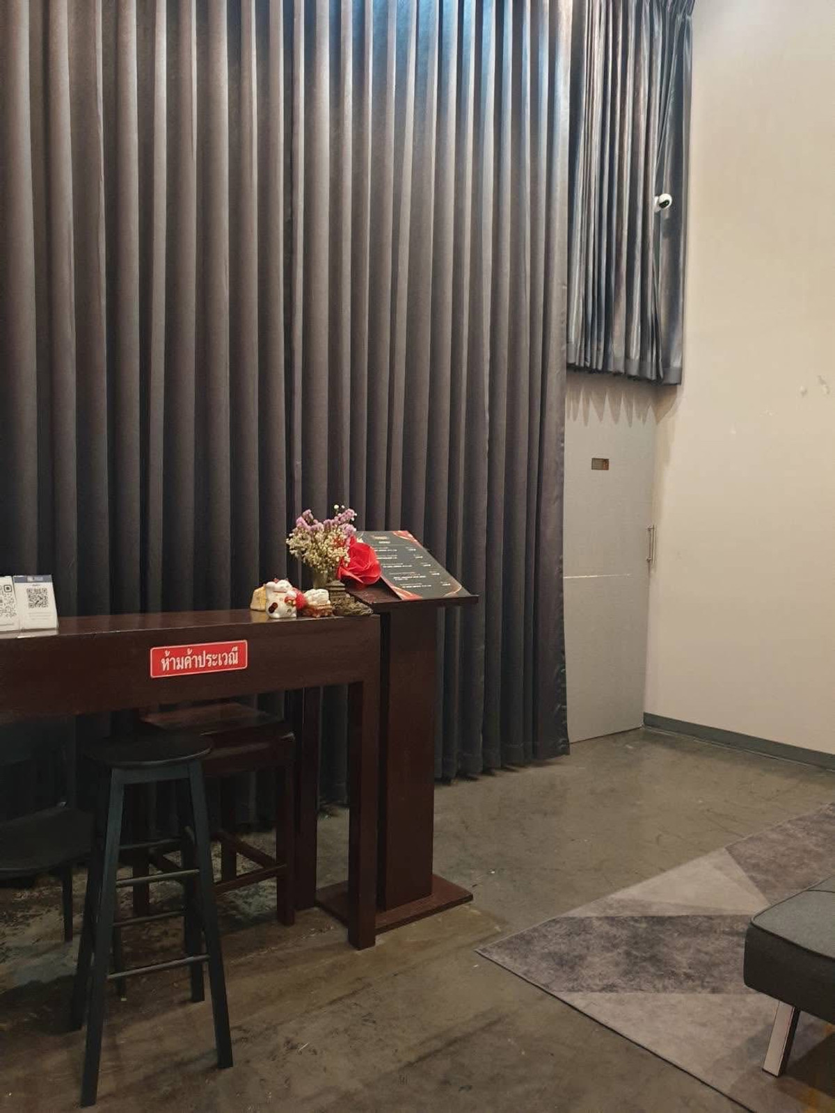 For LeaseholdShop HouseRama9, Petchburi, RCA : ★Lease / rent RCA massage shop, area 140 sq m., 2 floors, in the heart of the city, very convenient to travel.