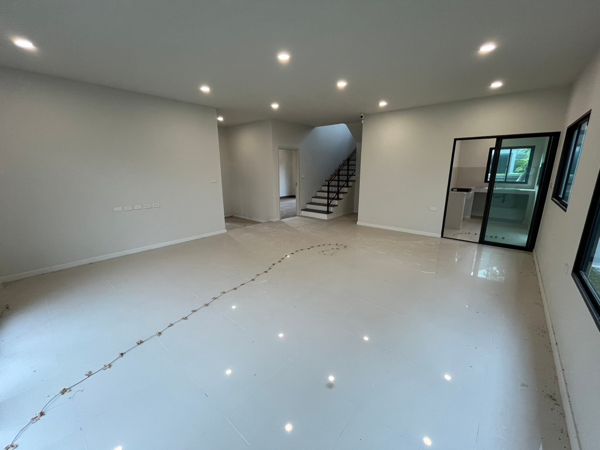 For SaleHouseRattanathibet, Sanambinna : 🏡 Grand Britannia Nonthaburi Station – corner plot detached house in front of the central garden, largest land in the project, price 14,900,000 baht.
