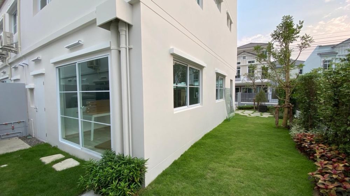 2-story townhome with furniture, good location, for rent in Bangna-Bang Phli area. Near Ramkhamhaeng University Bangna campus only 5 minutes Loading...