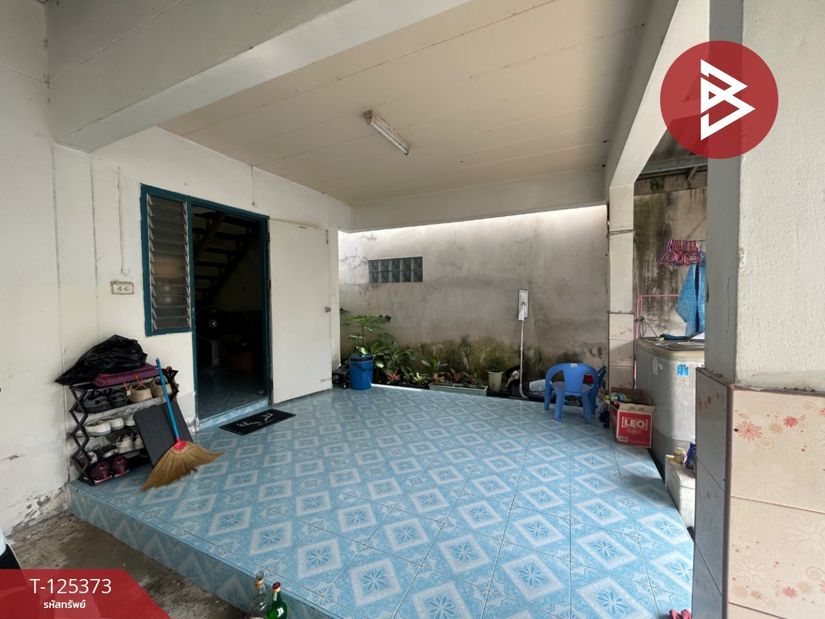 Townhouse for sale, area 21 Tarawa, Eua Athon Village, Ban Sed, Chonburi. Loading...