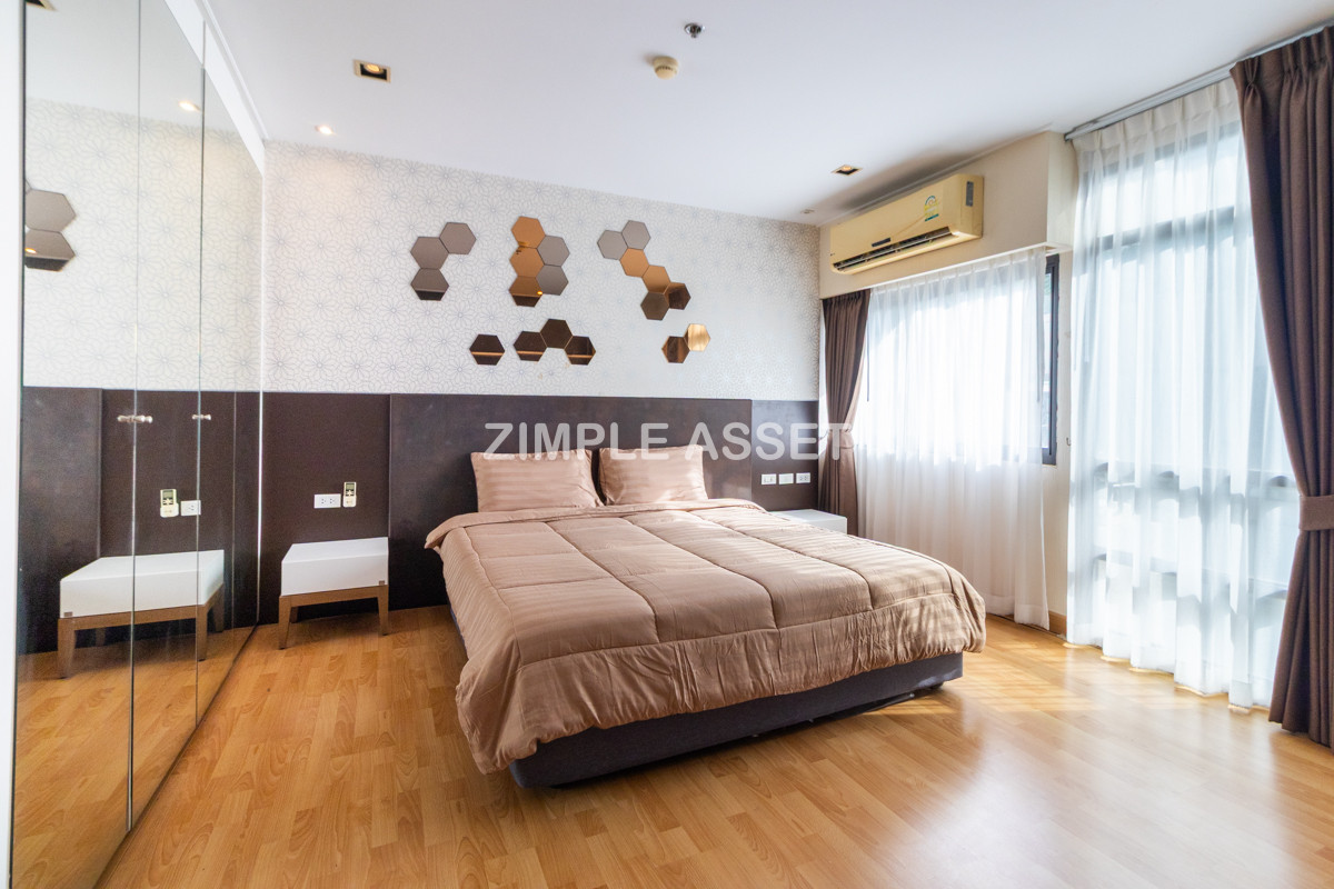 For RentSukhumvit, Asoke, Thonglor : Line ID: @zimple_asset  Service Apartment on Sukhumvit Soi 8. Fully furnished large rooms with fitness and swimming pool. Conveniently located near BTS Nana. Accepts both short-term and long-term stays