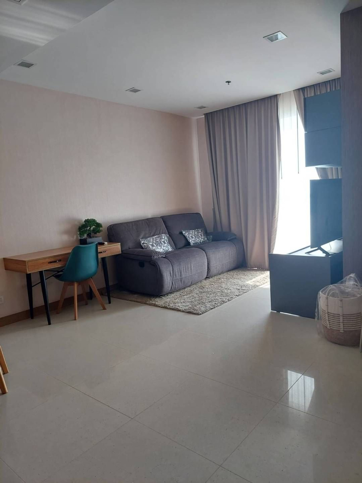 For RentCondoPattaya, Bangsaen, Chonburi : For Condo the Palm wongamat beach front 1 bed hight floor (S03-1262)