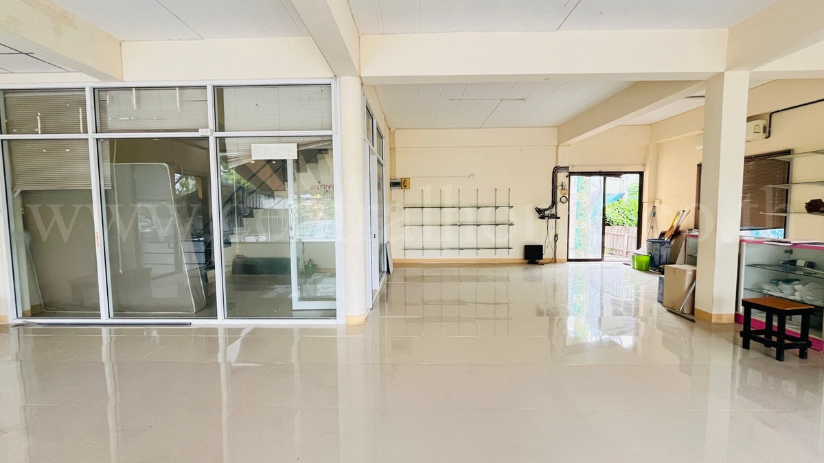 Dormitory business, Ban Phaeo, Samut Sakhon, with minimart Loading...