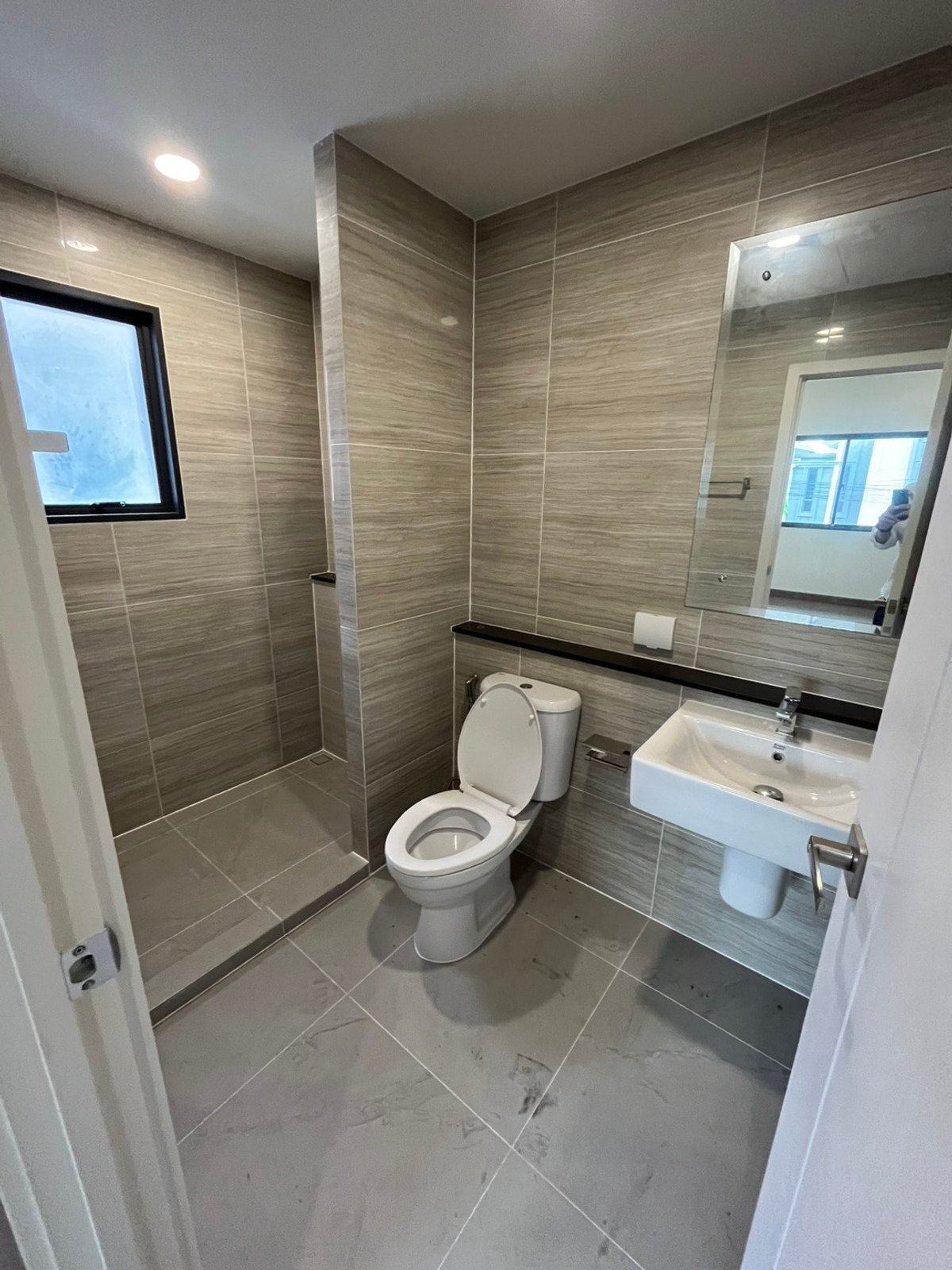 For SaleHouseRattanathibet, Sanambinna : 🏡 Grand Britannia Nonthaburi Station – corner plot detached house in front of the central garden, largest land in the project, price 14,900,000 baht.