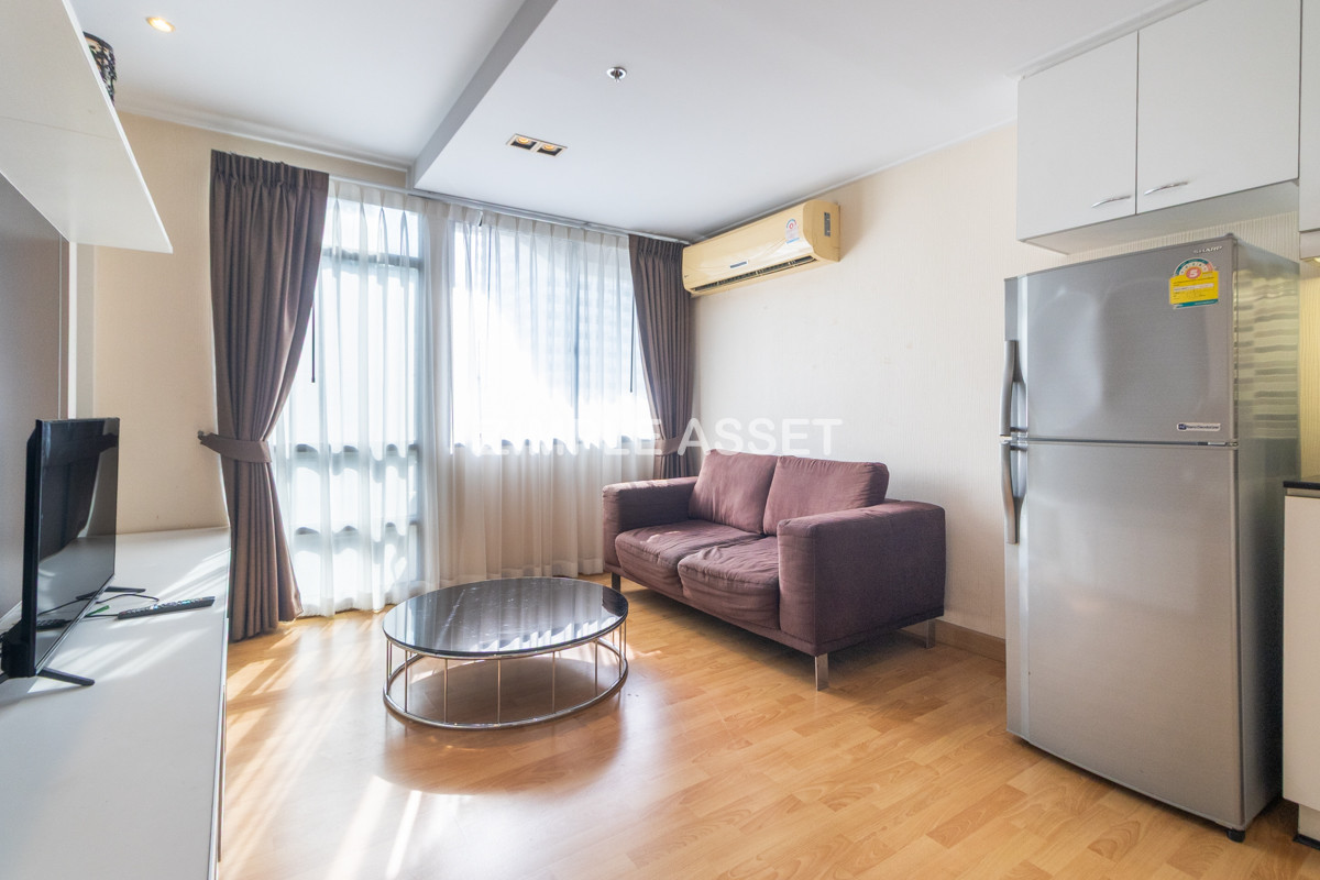For RentSukhumvit, Asoke, Thonglor : Line ID: @zimple_asset  Service Apartment on Sukhumvit Soi 8. Fully furnished large rooms with fitness and swimming pool. Conveniently located near BTS Nana. Accepts both short-term and long-term stays