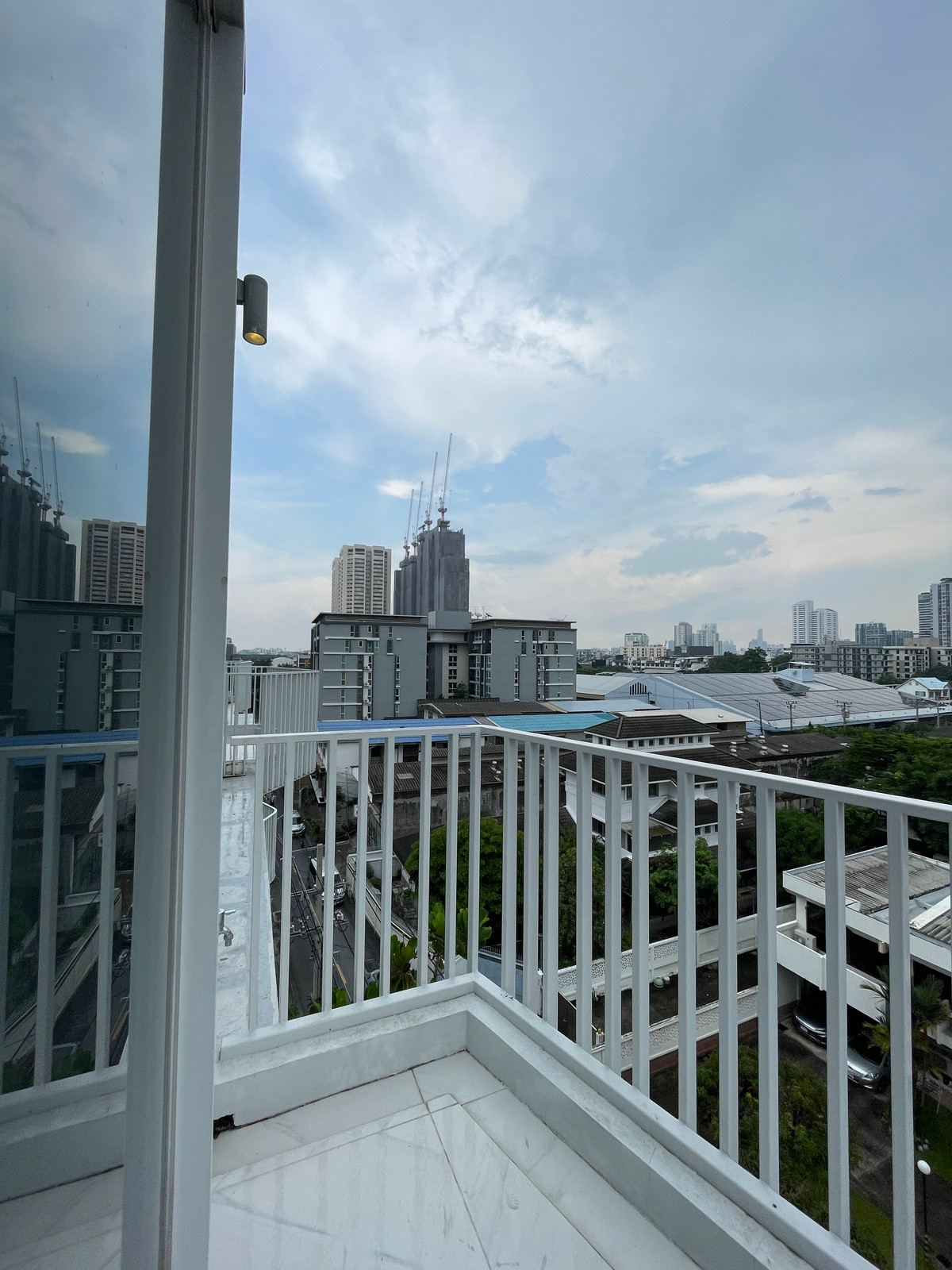 ขายคอนโดสุขุมวิท อโศก ทองหล่อ : ขายคอนโด Chewathai Residence Thonglor ทำเลทองหล่อ 20 เดินถึงได้ทั้งเอกมัย-ทองหล่อ เงียบสงบ เป็นส่วนตัว พร้อมอยู่ Fully Fitted พร้อมเฟอร์ฯ เครื่องใช้ไฟฟ้า ครบ