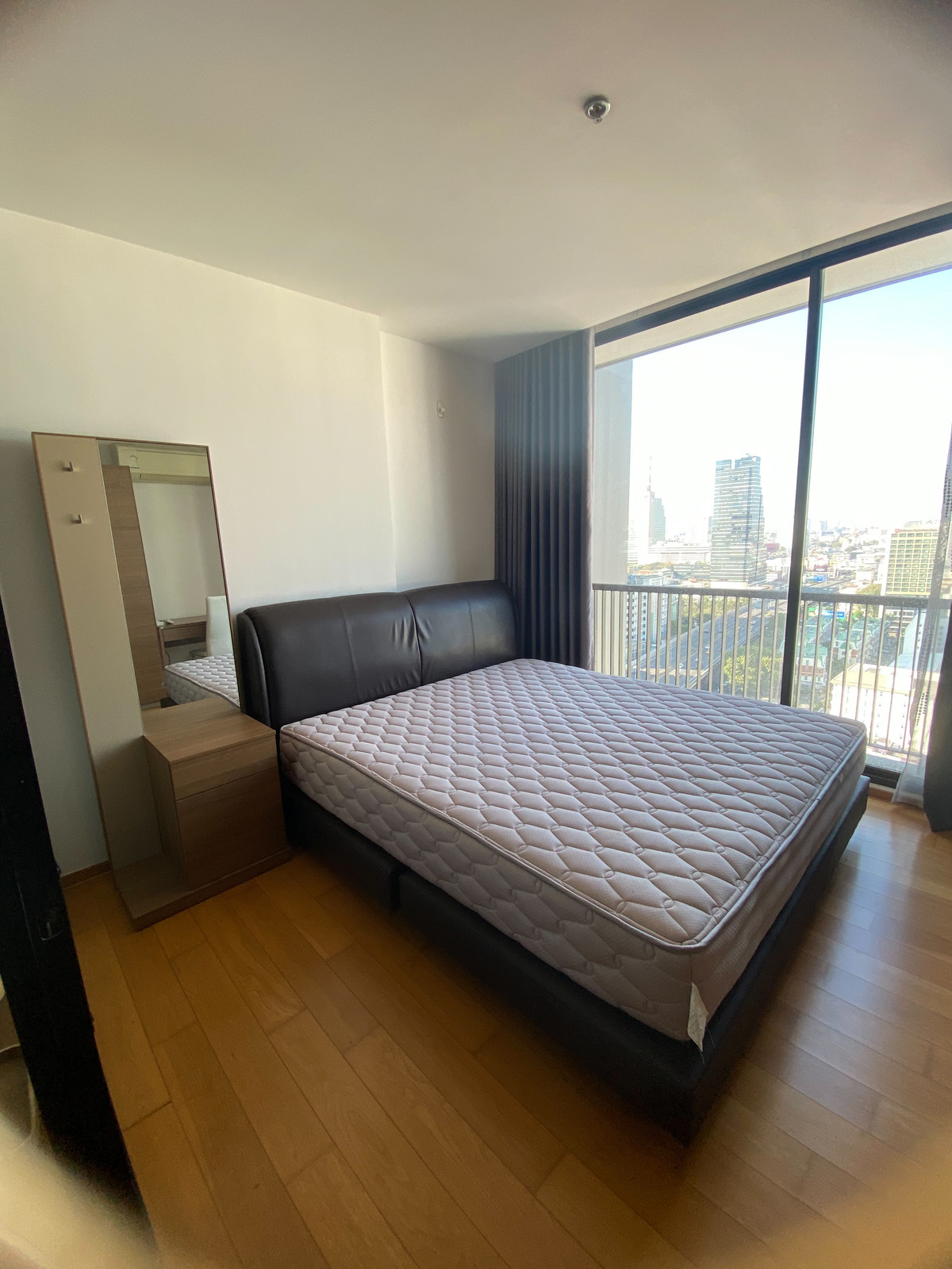 ให้เช่าคอนโดสาทร นราธิวาส : Hot Price for rent Noble Revo Silom (โนเบิล รีโว สีลม) ราคาถูกที่สุด ห้องสวย 🔥