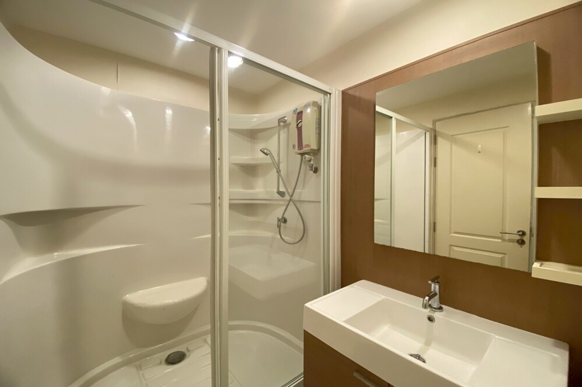 For SaleCondoWongwianyai, Charoennakor : 🔥 For Sale !! big size, East Facing, rare item, Good location!!🔥Code C20221204571..........Q House Condo Sathorn, 1 bedroom, 1 bathroom, furnished, Special Deal!!📣📣