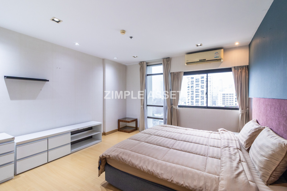 For RentSukhumvit, Asoke, Thonglor : Line ID: @zimple_asset  Service Apartment on Sukhumvit Soi 8. Fully furnished large rooms with fitness and swimming pool. Conveniently located near BTS Nana. Accepts both short-term and long-term stays