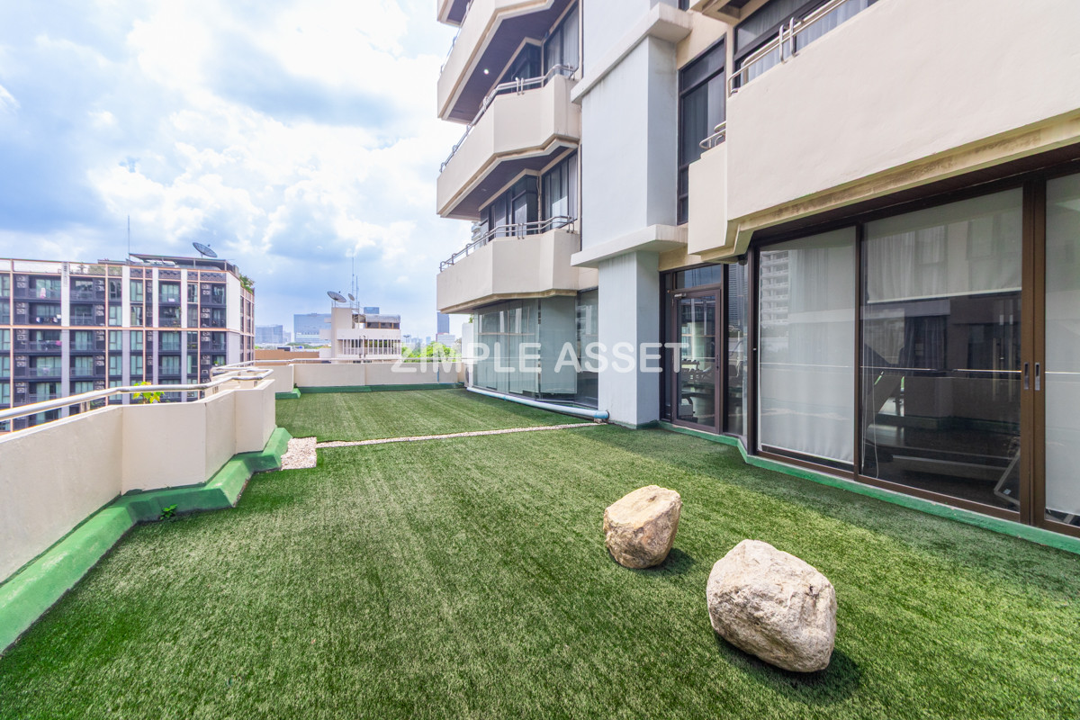 For RentSukhumvit, Asoke, Thonglor : Line ID: @zimple_asset  Service Apartment on Sukhumvit Soi 8. Fully furnished large rooms with fitness and swimming pool. Conveniently located near BTS Nana. Accepts both short-term and long-term stays