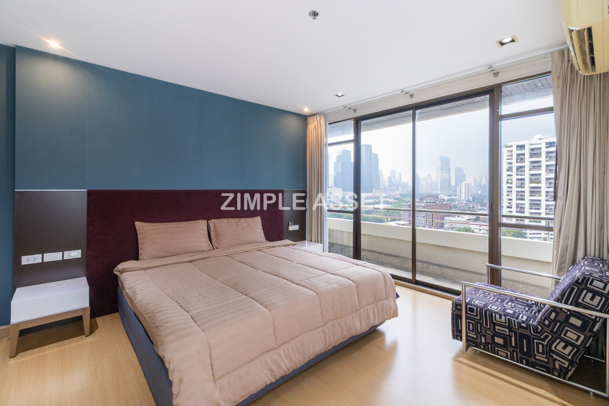 For RentSukhumvit, Asoke, Thonglor : Line ID: @zimple_asset  Service Apartment on Sukhumvit Soi 8. Fully furnished large rooms with fitness and swimming pool. Conveniently located near BTS Nana. Accepts both short-term and long-term stays