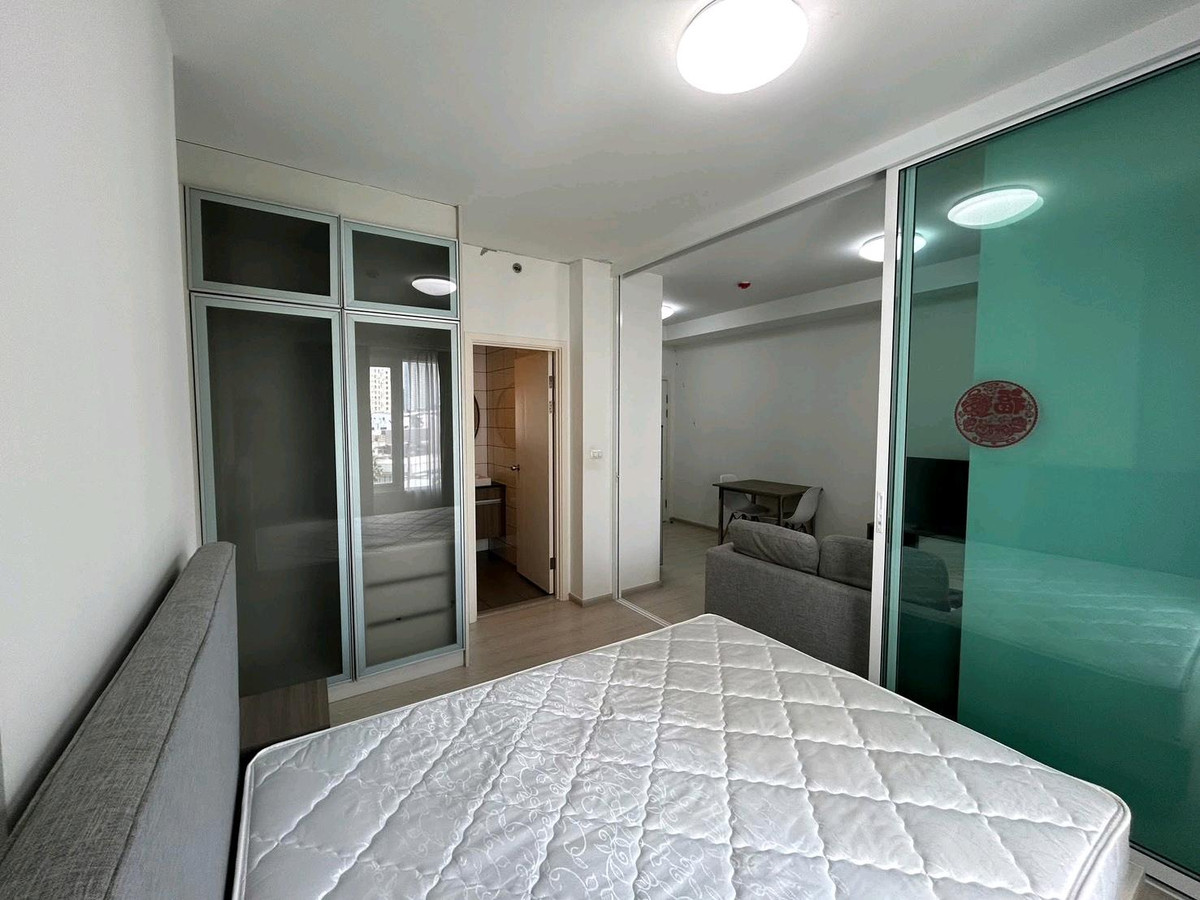 For SaleCondoRatchadapisek, Huaikwang, Suttisan : Chapter one eco huaikhwang Urgent sale, cheap sale, 1 bedroom, 2.69 million including all expenses.