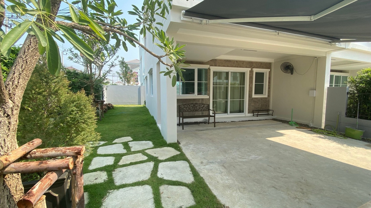 2-story townhome with furniture, good location, for rent in Bangna-Bang Phli area. Near Ramkhamhaeng University Bangna campus only 5 minutes Loading...