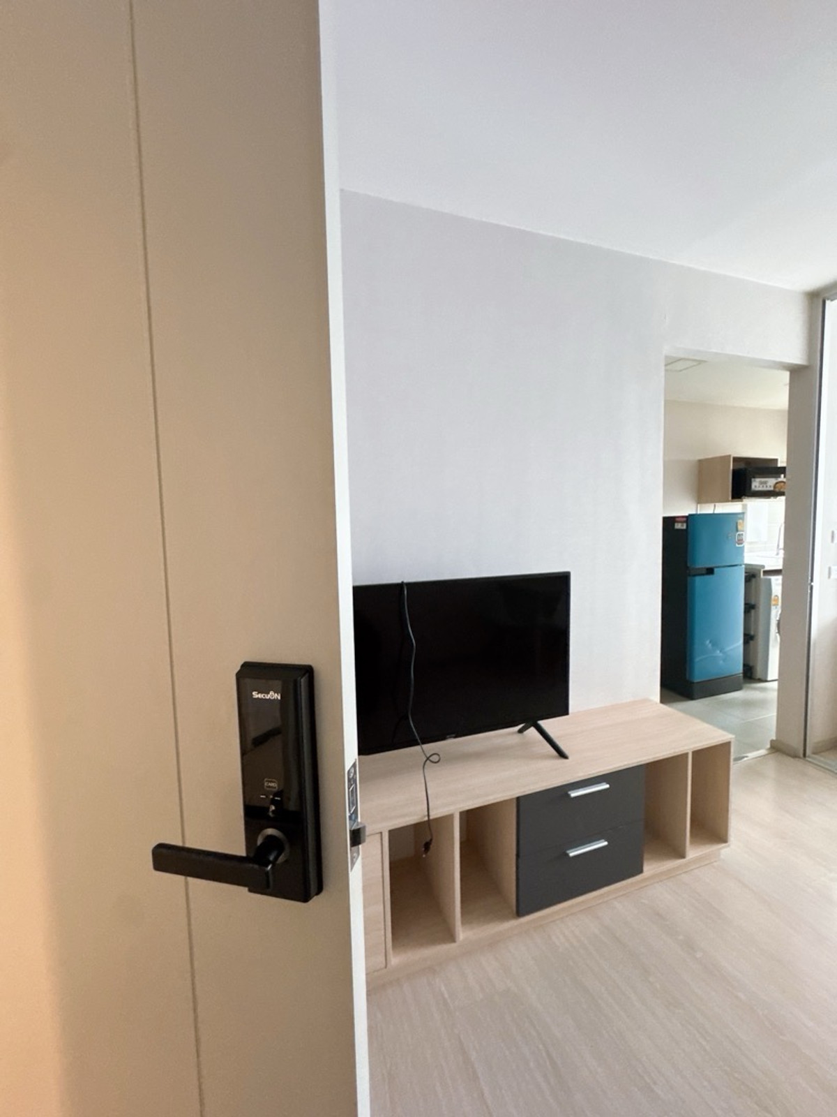 8000 บาท สญ 1 ปี  Loading...