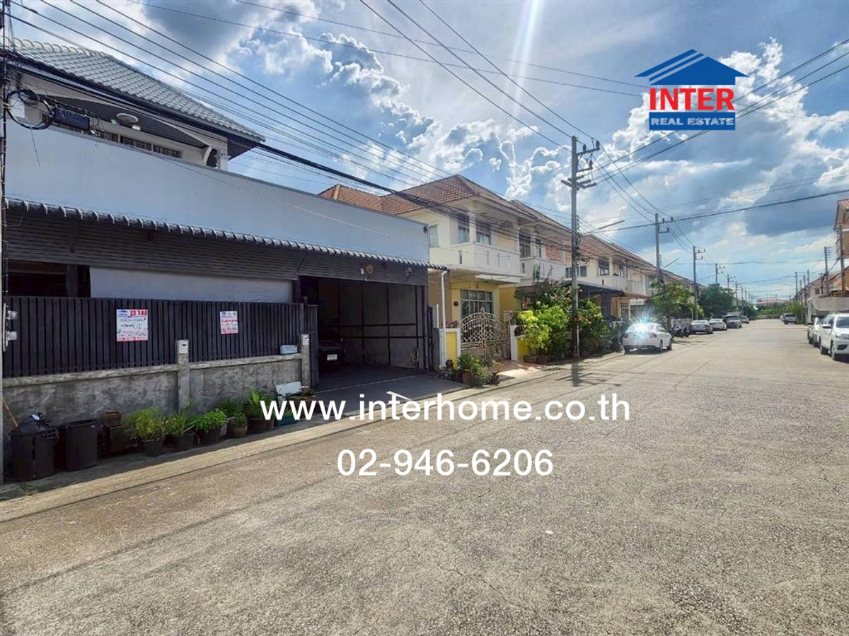 Twin house, 2 floors, 41 sq m, Nichakorn Village, Phutthamonthon Sai 4, near Mahidol University, Salaya, Soi Krathum Lom 19. Phutthamonthon Sai 4 Road, Sam Phran, Nakhon Pathom Loading...