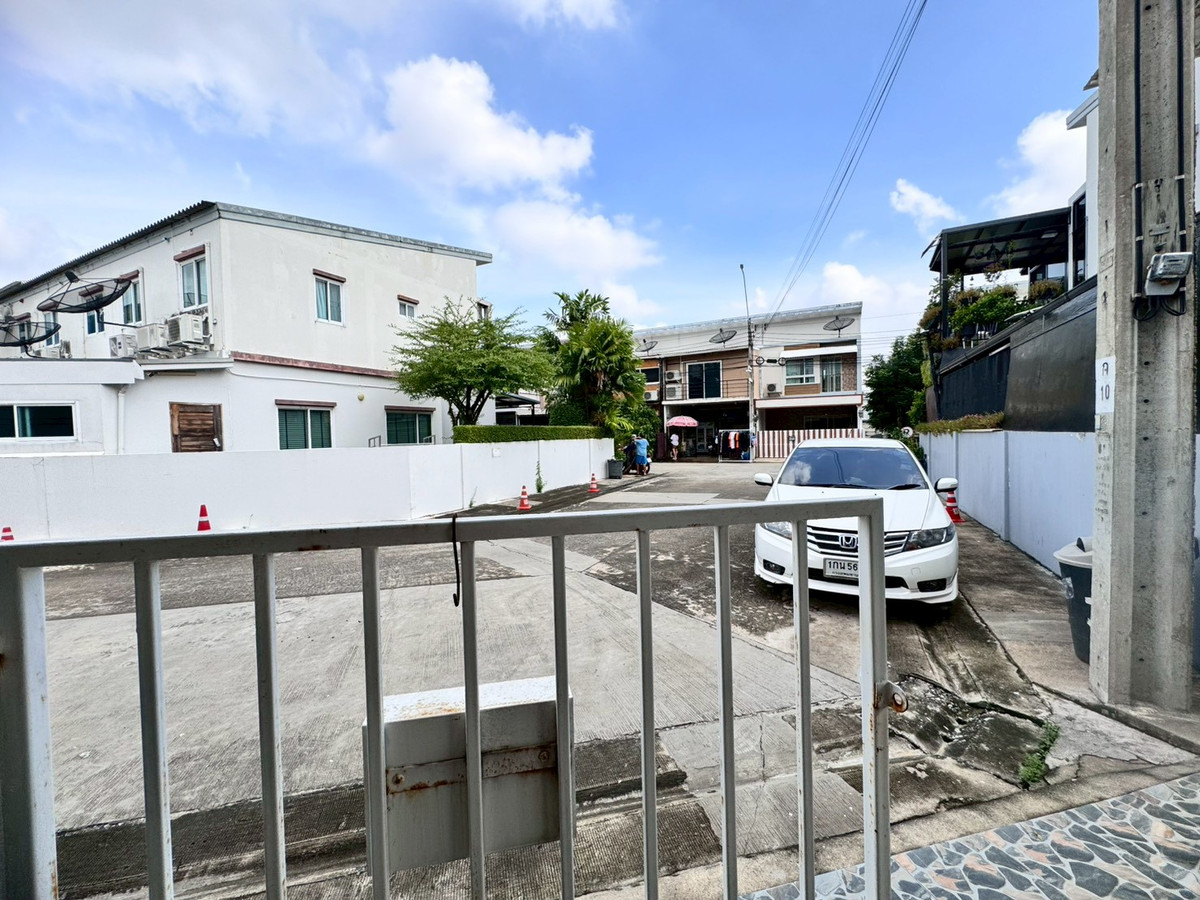 For SaleTownhomePattanakan, Srinakarin : Townhouse for sale, Villette Lite Pattanakarn 38 (Villette Lite Pattanakarn) near Triam Udom Phatthanakan (N.1911)