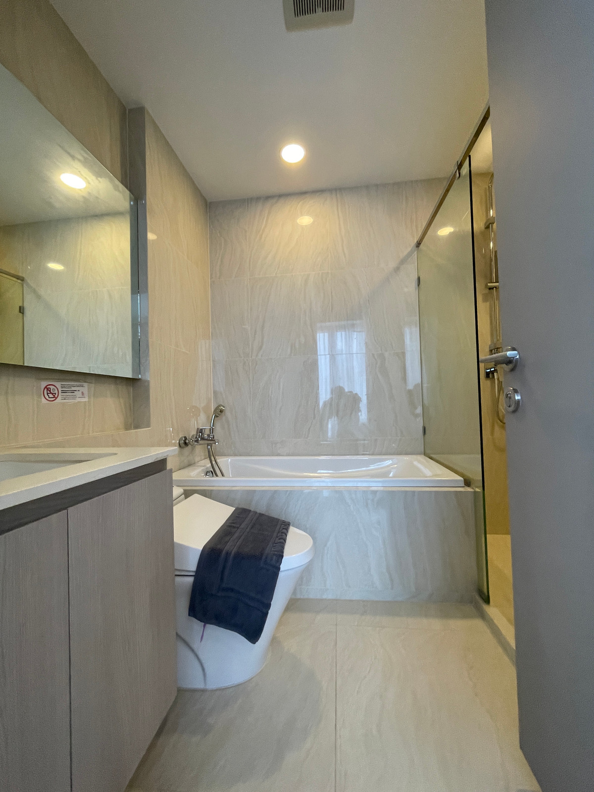 ขายคอนโดสุขุมวิท อโศก ทองหล่อ : ขายคอนโด Chewathai Residence Thonglor ทำเลทองหล่อ 20 เดินถึงได้ทั้งเอกมัย-ทองหล่อ เงียบสงบ เป็นส่วนตัว พร้อมอยู่ Fully Fitted พร้อมเฟอร์ฯ เครื่องใช้ไฟฟ้า ครบ