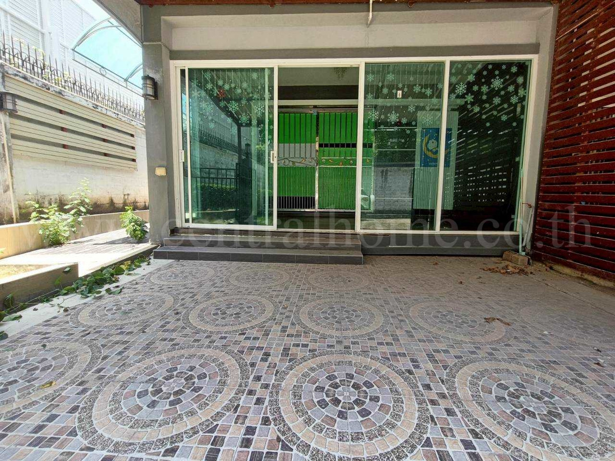 Townhome Supalai Bella Kingkaew - Srinakarin, back corner, ready to move in. Loading...