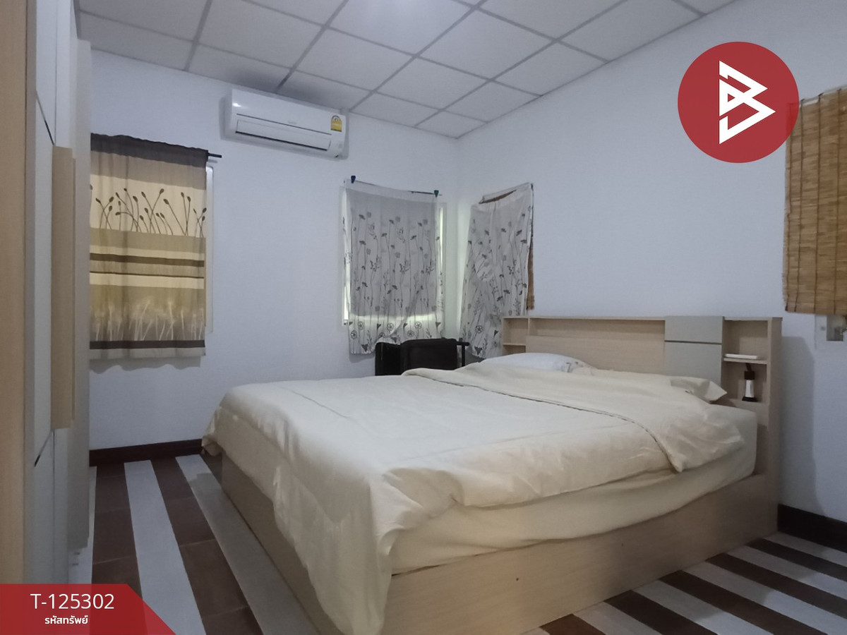 Land for sale with detached house, area 1 rai 3 ngan 67 sq m, Amphawa, Samut Songkhram. Loading...