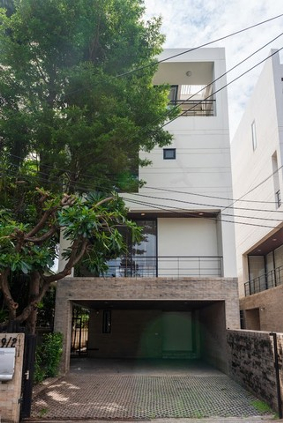 4-story pool villa for rent in the heart of Ari, Phayathai, area 750 sq m, suitable for living and making a home office. Near BTS Ari Ministry of Finance, Samsen Dusit Loading...